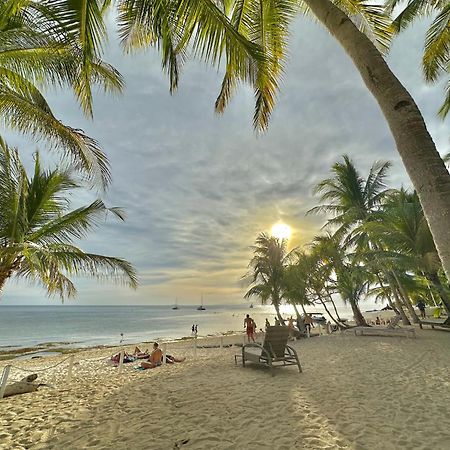 Coco Grove Beach Resort, Siquijor Island المظهر الخارجي الصورة Sunset at the beach