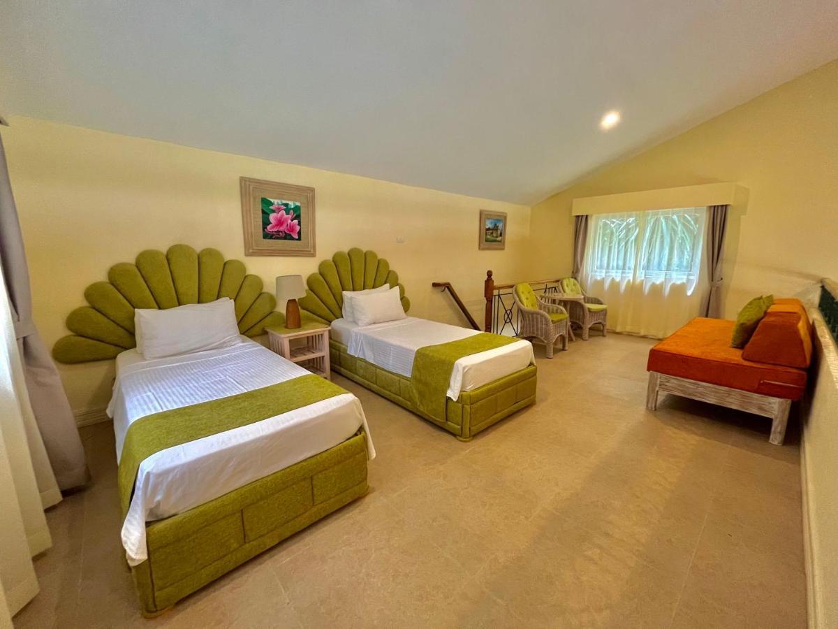 Coco Grove Beach Resort, Siquijor Island المظهر الخارجي الصورة A room at the hotel
