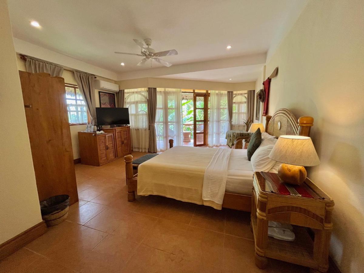 Coco Grove Beach Resort, Siquijor Island المظهر الخارجي الصورة A room at the resort