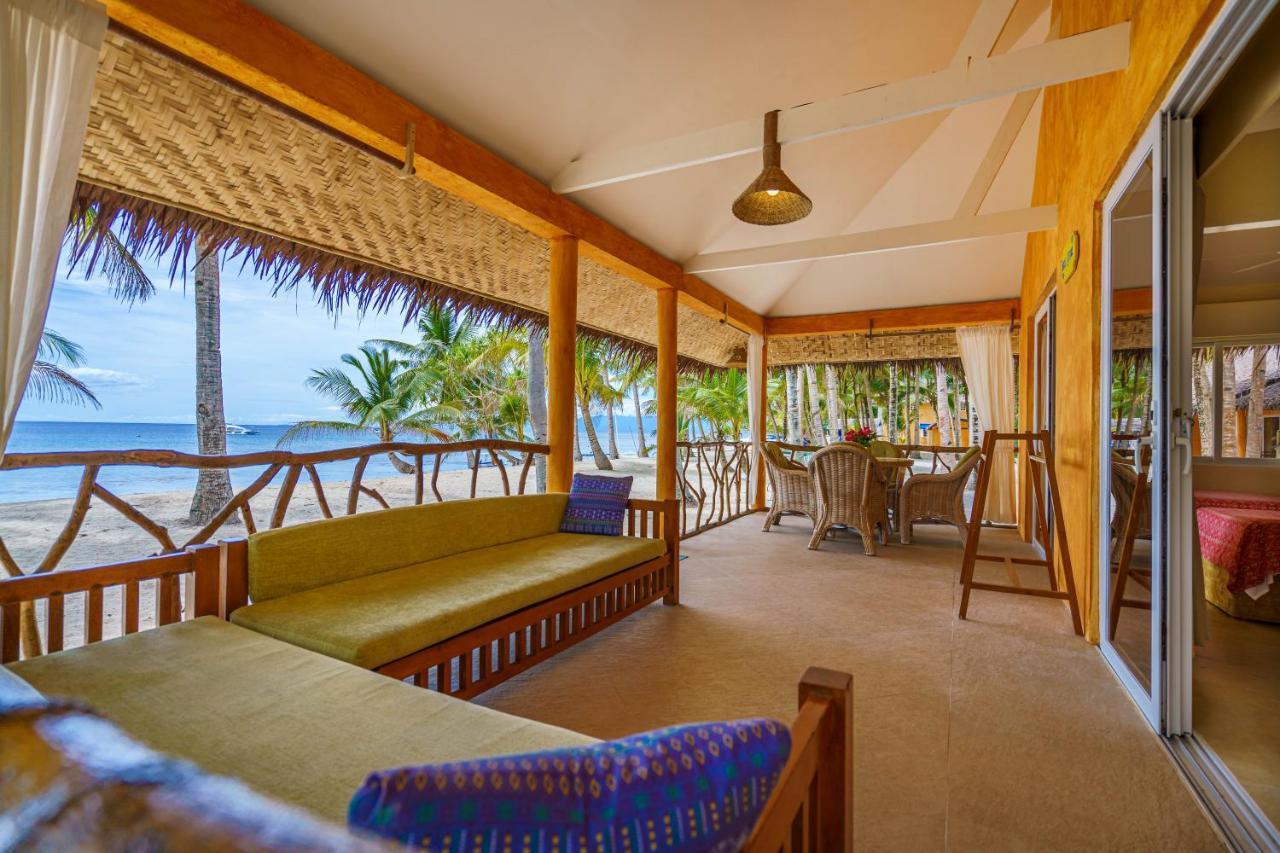 Coco Grove Beach Resort, Siquijor Island المظهر الخارجي الصورة A view of the beach from the hotel
