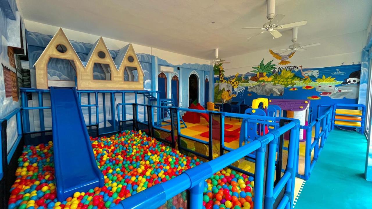 Coco Grove Beach Resort, Siquijor Island المظهر الخارجي الصورة A ball pit at a children's play center