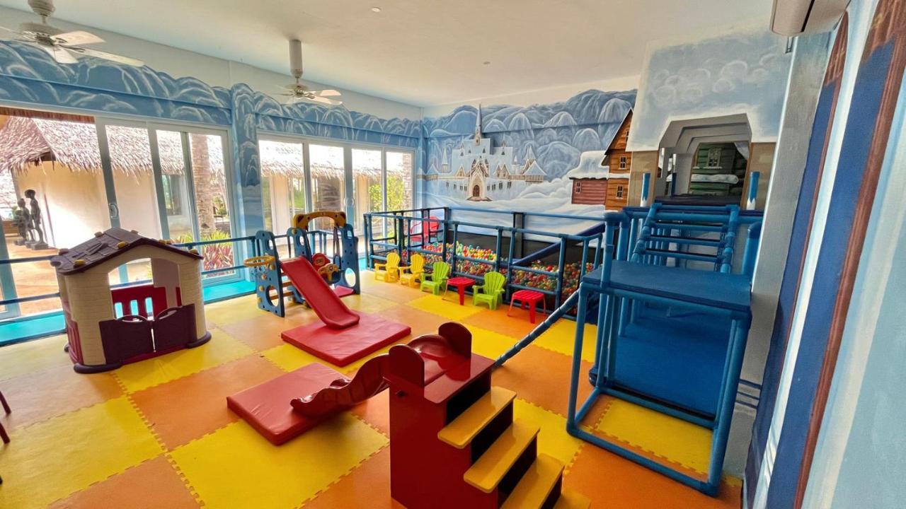 Coco Grove Beach Resort, Siquijor Island المظهر الخارجي الصورة An indoor playground in Thailand