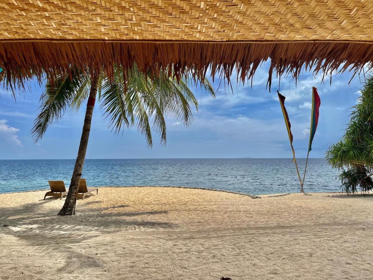 Coco Grove Beach Resort, Siquijor Island المظهر الخارجي الصورة Beach at the resort