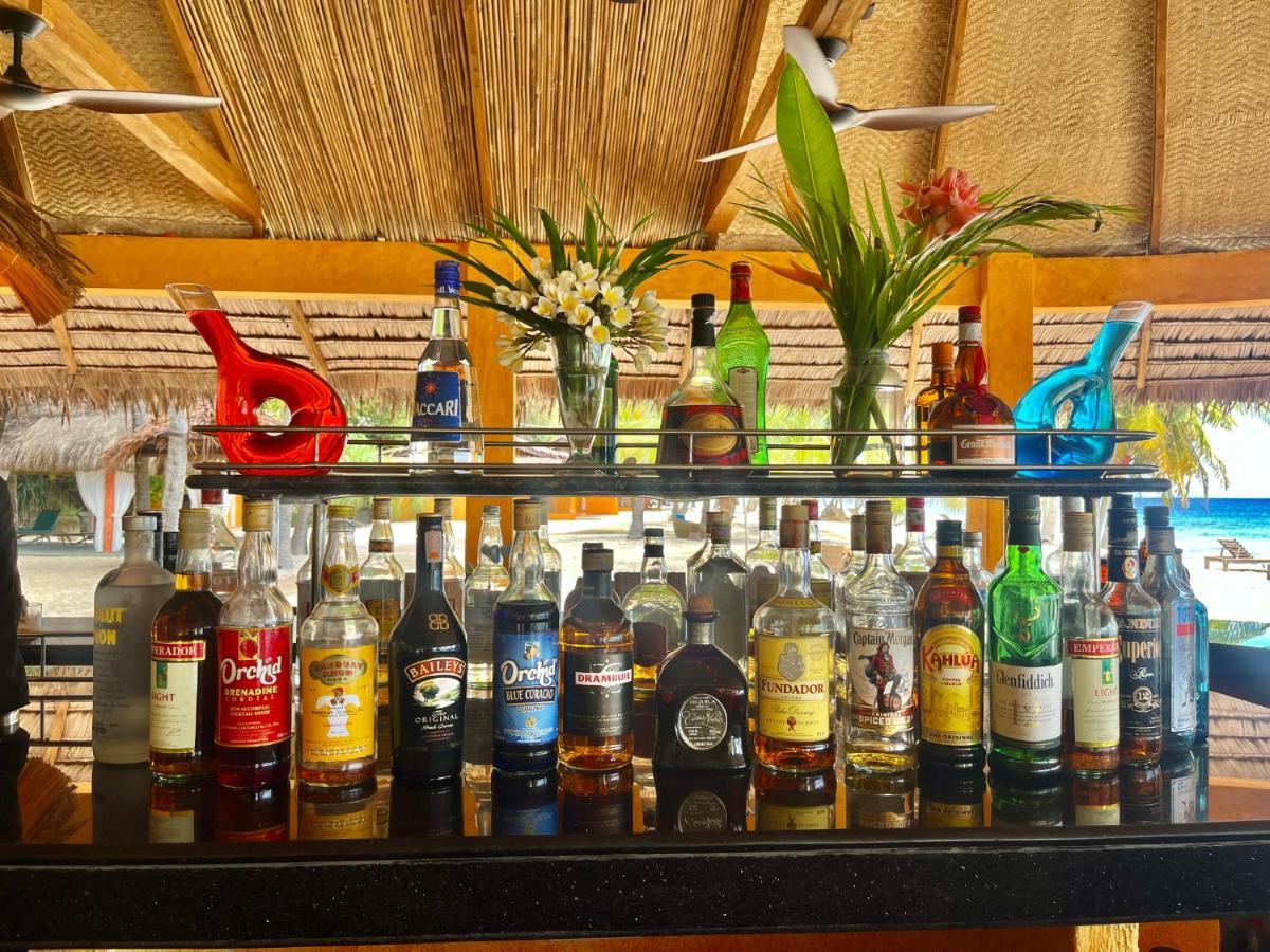 Coco Grove Beach Resort, Siquijor Island المظهر الخارجي الصورة Rum bottles at a bar in the Caribbean