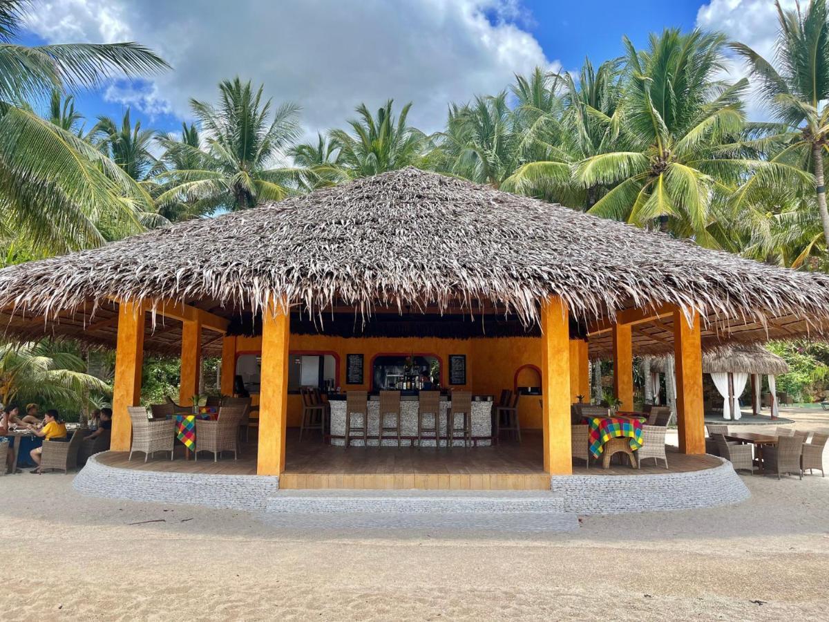 Coco Grove Beach Resort, Siquijor Island المظهر الخارجي الصورة The beach bar at the resort