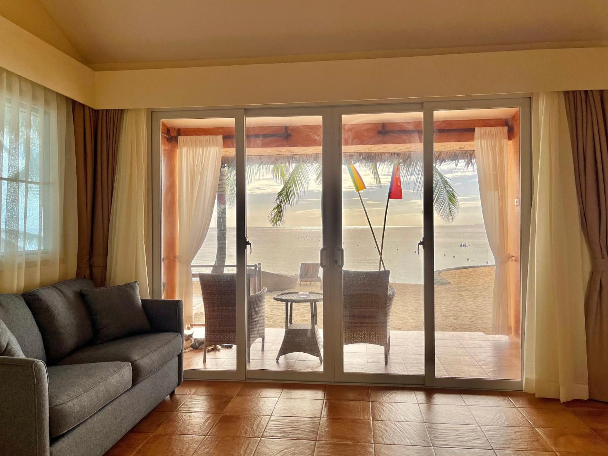 Coco Grove Beach Resort, Siquijor Island المظهر الخارجي الصورة A room at the resort