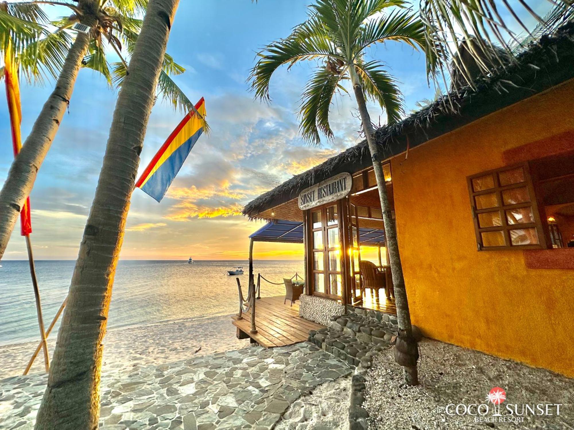 Coco Grove Beach Resort, Siquijor Island المظهر الخارجي الصورة Sunset at the beach