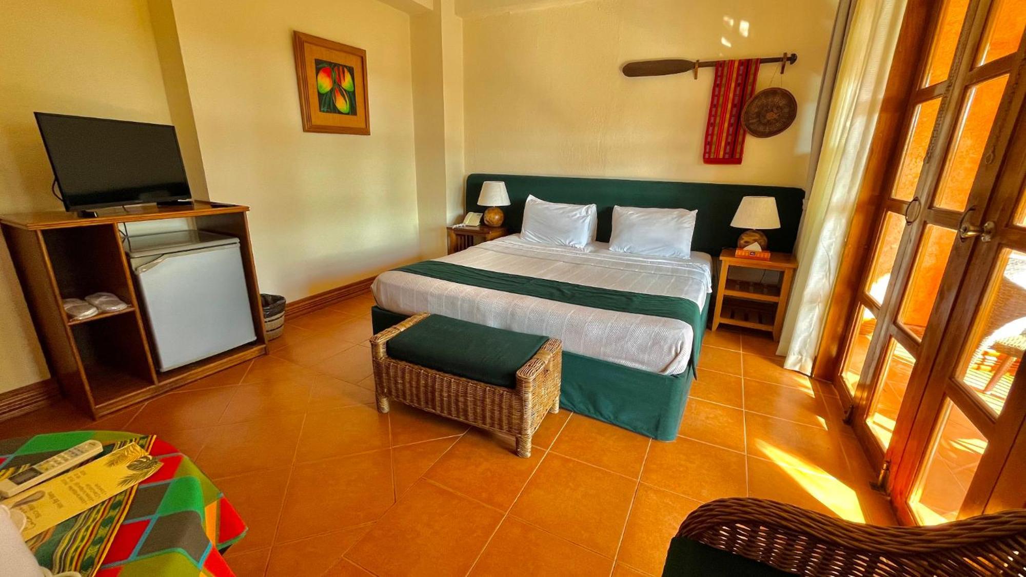 Coco Grove Beach Resort, Siquijor Island الغرفة الصورة A room at the Nile River Camp