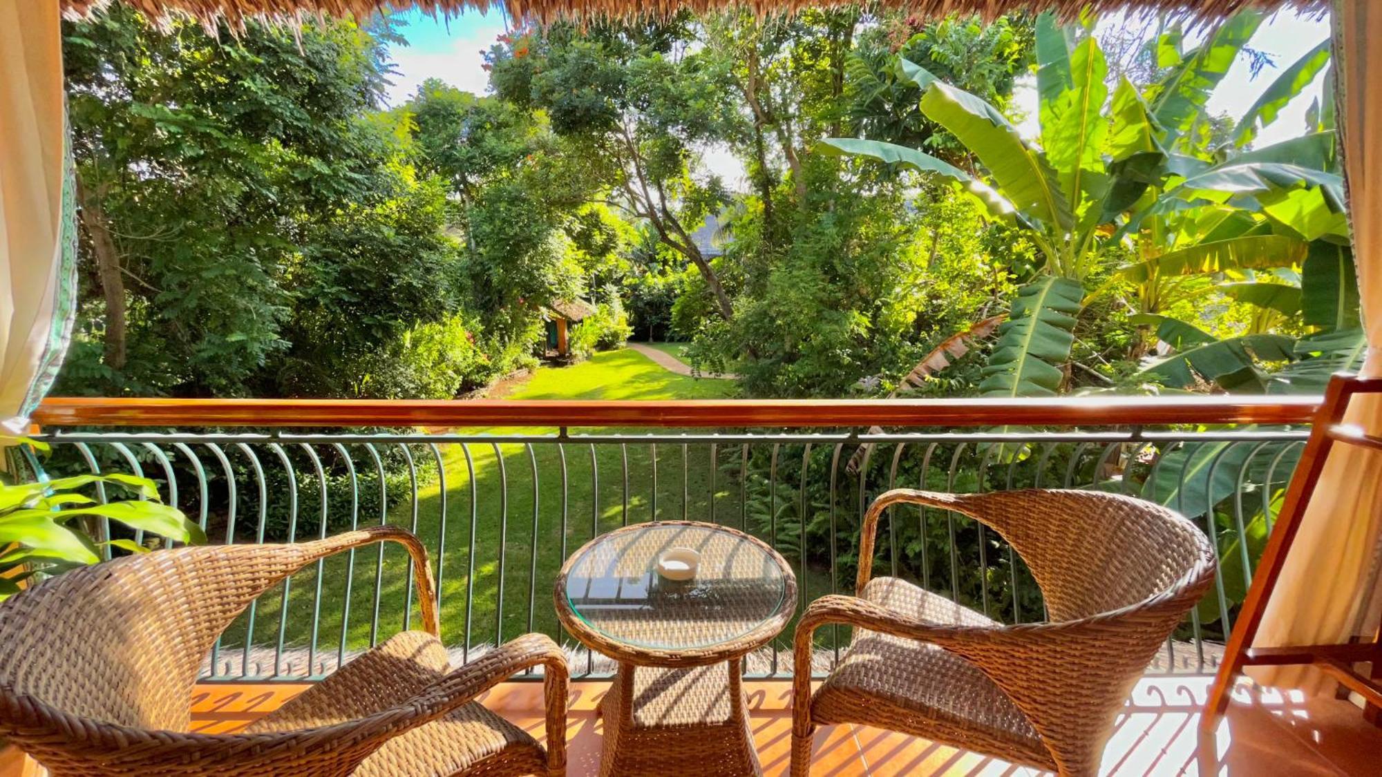 Coco Grove Beach Resort, Siquijor Island الغرفة الصورة View from the balcony of a villa at the resort