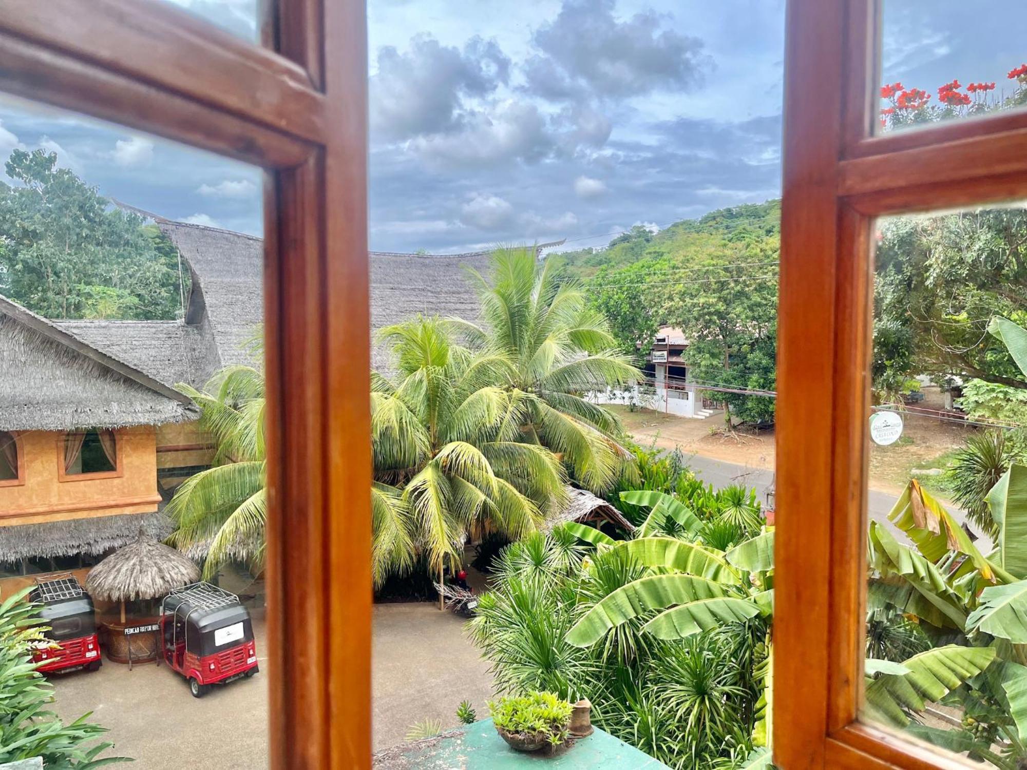 Coco Grove Beach Resort, Siquijor Island الغرفة الصورة View from the window of a guest house in the village of Kumburupiddy